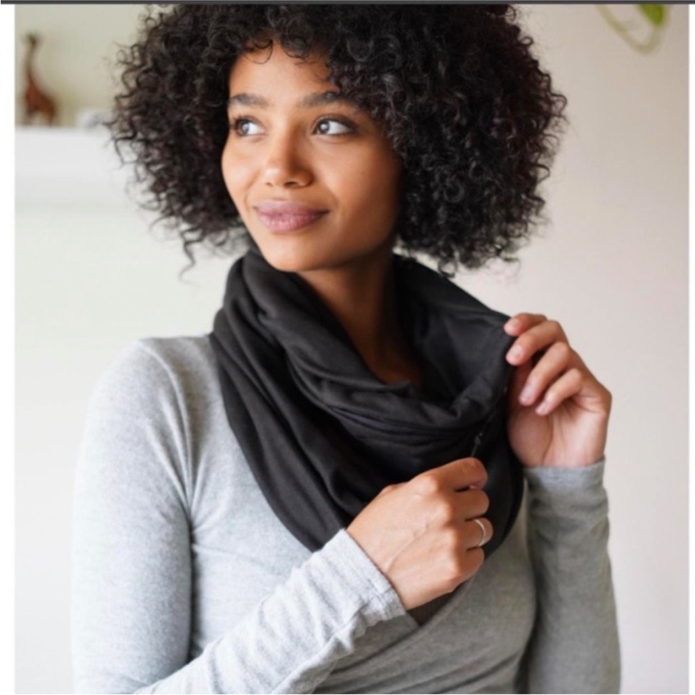Beyond Yoga NEW Pocket Infinity Scarf in Black